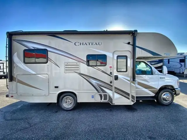 2020 Thor Motor Coach Chateau 22E in RVs & Motorhomes in Abbotsford - Image 11