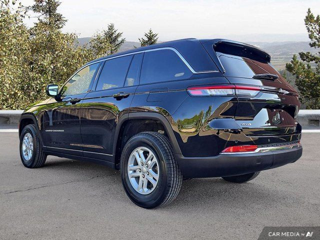 2023 Jeep Grand Cherokee Laredo in Cars & Trucks in Moncton - Image 4