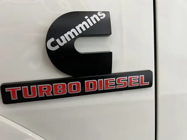2018 Ram 2500 LARAMIE 6.7 DSL 4X4 | LIFT | FUEL RIMS | LOW KMS! dans Autos et camions dans Lloydminster - Image 6
