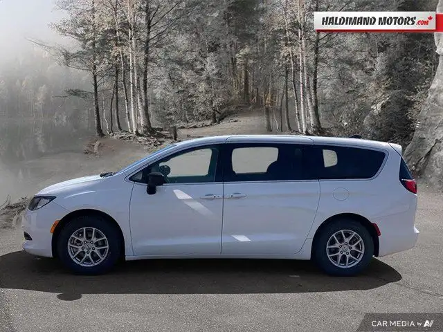 2024 Chrysler Grand Caravan SXT in Cars & Trucks in Hamilton - Image 3