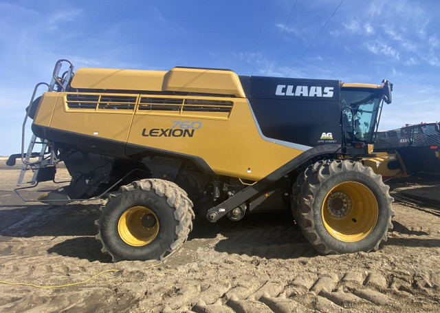 2015 CLAAS LEXION 760, 1385 Hours in Farming Equipment in Prince Albert - Image 4