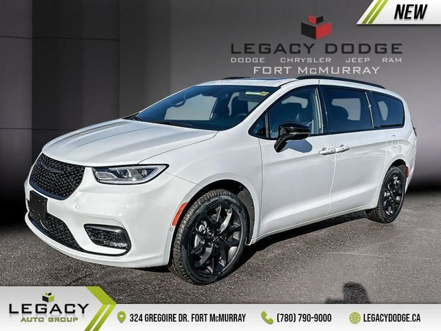 2024 Chrysler Pacifica LIMITED in Cars & Trucks in Fort McMurray