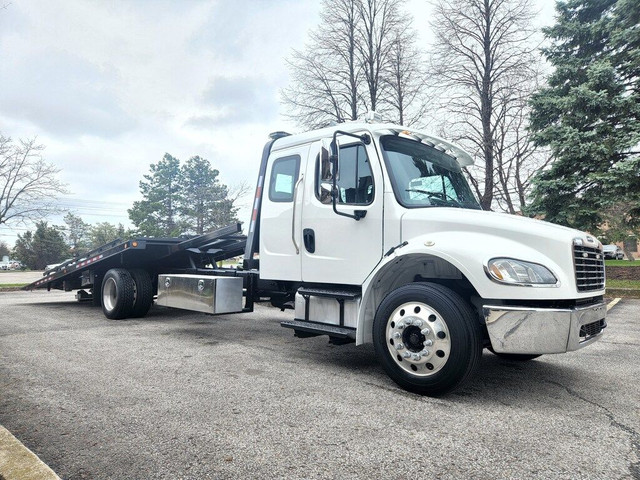  2020 Freightliner M2 22' Steel Deck, Crew Cab, Hydraulic Brake, in Heavy Trucks in City of Montréal - Image 2