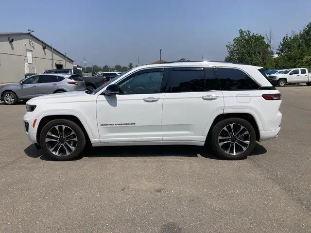 2023 Jeep Grand Cherokee Overland in Cars & Trucks in Hamilton - Image 11