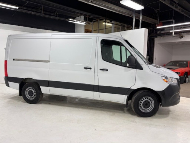 2021 Mercedes-Benz Sprinter Cargo Van 2500 Standard Roof Diesel  in Cars & Trucks in Laval / North Shore - Image 4