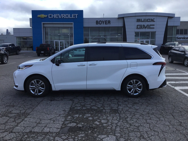 2022 Toyota Sienna XSE 7-Passenger in Cars & Trucks in Oshawa / Durham Region - Image 2