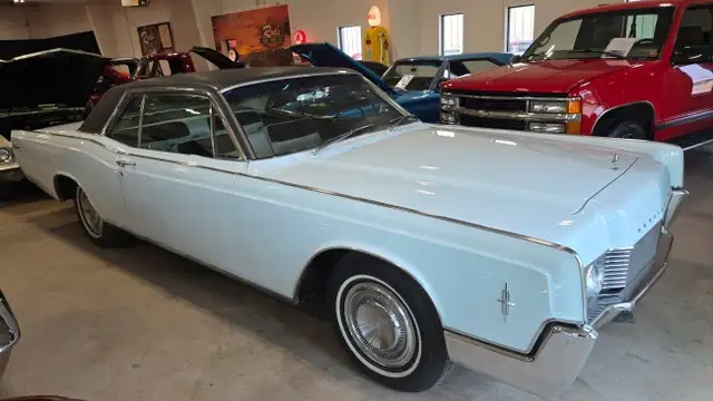1966 Lincoln Continental in Classic Cars in Saskatoon - Image 5