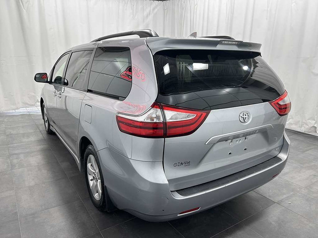 2018 Toyota Sienna LE - 8 PLACES - SIEGES CHAUFFANTS - BLUETOOTH in Cars & Trucks in Québec City - Image 4