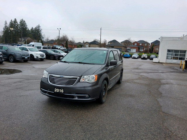  2016 Chrysler Town & Country Touring in Cars & Trucks in Peterborough