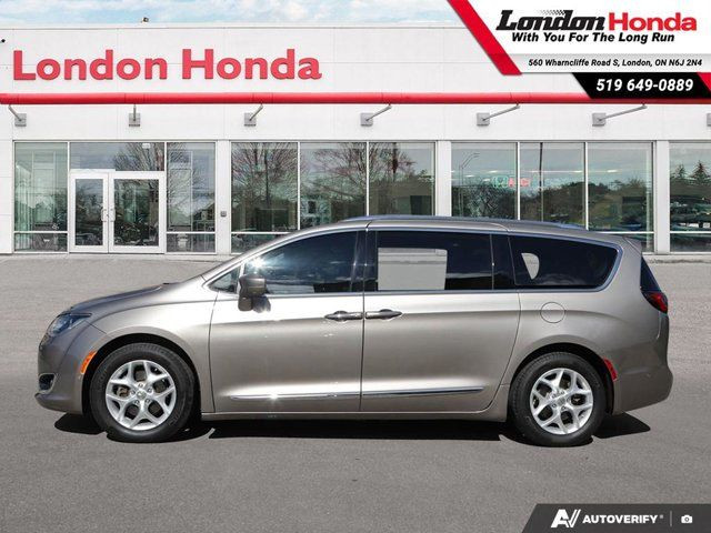2017 Chrysler Pacifica Touring-L Plus | Leather | Navigation in Cars & Trucks in London - Image 3