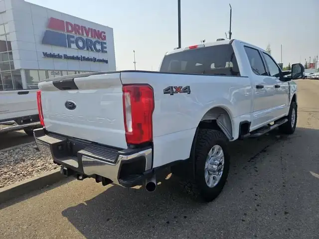 2023 Ford Super Duty F-250 SRW XLT 4WD Crew Cab 6.75' Box, 7.3L  in Cars & Trucks in St. Albert - Image 7