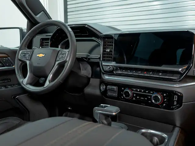 2023 Chevrolet Silverado 1500 HIGH COUNTRY CREW 4X4 V8 *TOIT* NA in Cars & Trucks in Laurentides - Image 33