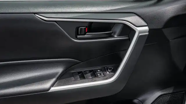 2023 Toyota RAV4 LE AWD | Heated Seats | Lane Keeping | CarPlay in Cars & Trucks in Guelph - Image 9