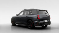 Le tout nouveau *MINI Countryman John Cooper Works 2025* est aussi audacieux et aventurier que vous.... (image 1)