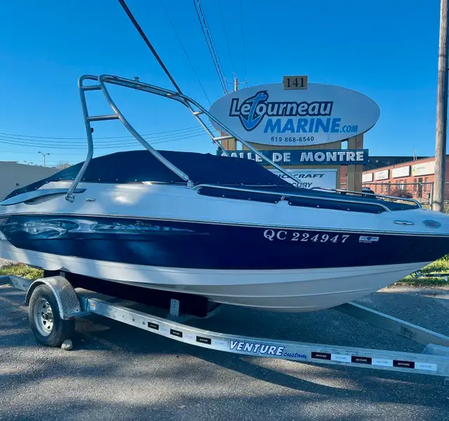 2006 CROWNLINE 200 in Powerboats & Motorboats in Sherbrooke - Image 2