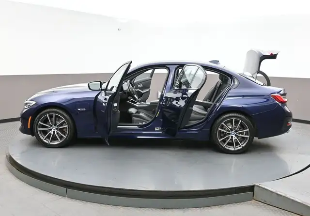 2022 BMW 3 Series 330e x-DRIVE PREMIUM ESSENTIAL PACKAGE, MOONRO dans Autos et camions dans Ville d’Halifax - Image 48