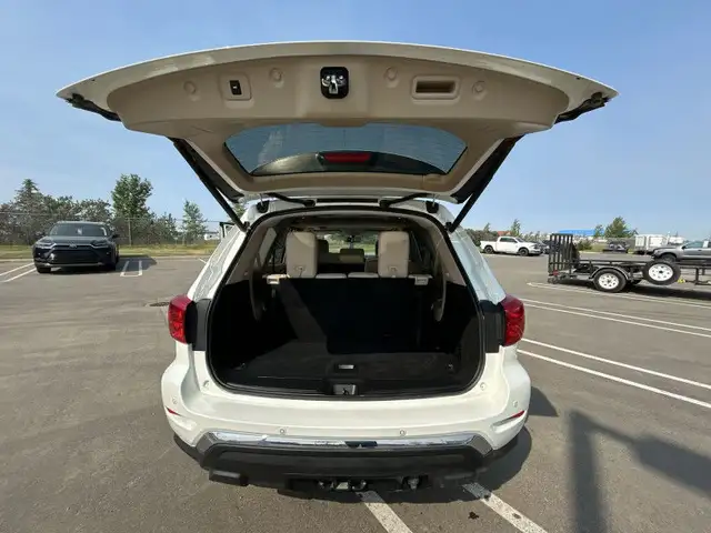 2019 Nissan Pathfinder 4x4 Platinum - Sunroof in Cars & Trucks in Edmonton - Image 22