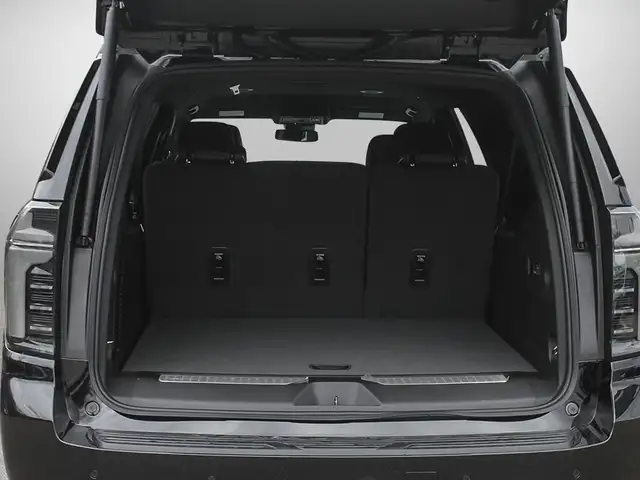 2025 Chevrolet Suburban Premier in Cars & Trucks in City of Montréal - Image 8