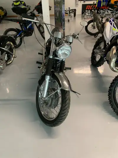 750cc 2-cylinder engine 4-speed standard transmission with rear chain drive motor and transmission h...