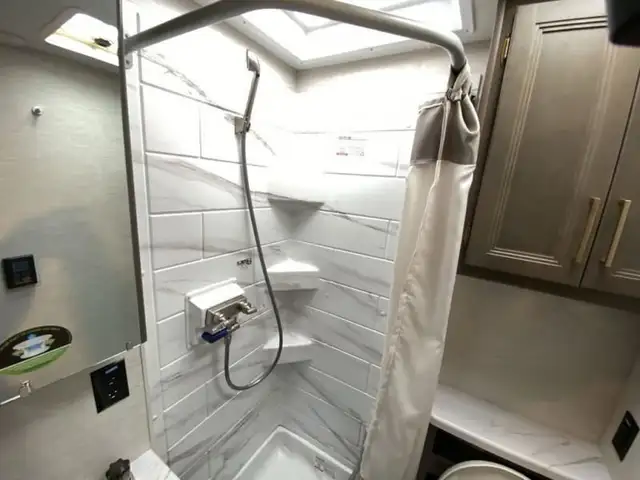 2024 Thor Motor Coach Four Winds 25V in RVs & Motorhomes in Abbotsford - Image 24
