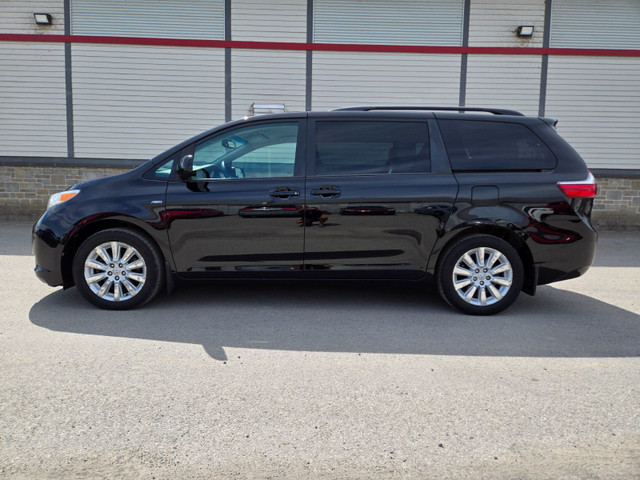 2016 Toyota Sienna LE / AWD 7 Passagers in Cars & Trucks in West Island - Image 4