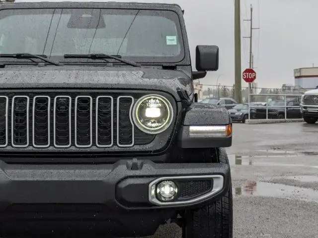 2025 Jeep Wrangler Sahara - McKinley Leather Seats - Technology in Cars & Trucks in Calgary - Image 10