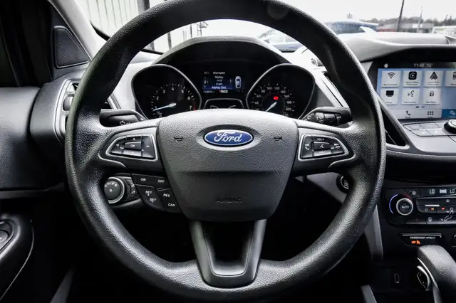 2019 Ford Escape SE FWD • HEATED SEATS • CP/AA • REMOTE START in Cars & Trucks in Ottawa - Image 17