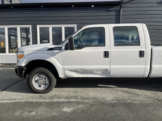 2015 Ford Super Duty F-250 4WD Crew Cab!! 8 Foot box Work unit in Cars & Trucks in Bedford - Image 2