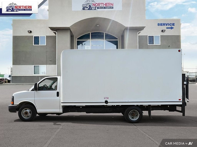 2015 Chevrolet Express Cutaway 3500 1WT CUBE VAN / BOX TRUCK... in Cars & Trucks in Edmonton - Image 3