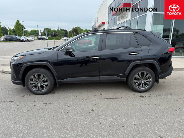 2023 Toyota RAV4 Hybrid Limited LEASE RETURN - ONE OWNER - RO... in Cars & Trucks in London - Image 2