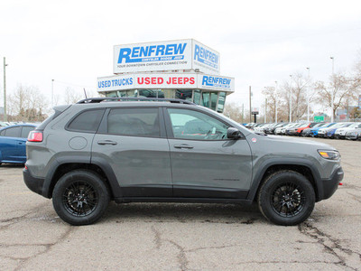 2022 Jeep Cherokee Trailhawk Elite 4x4, LOW KMS! Pano Sunroof