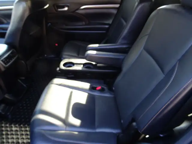 2016 Toyota Highlander Limited in Cars & Trucks in City of Toronto - Image 13
