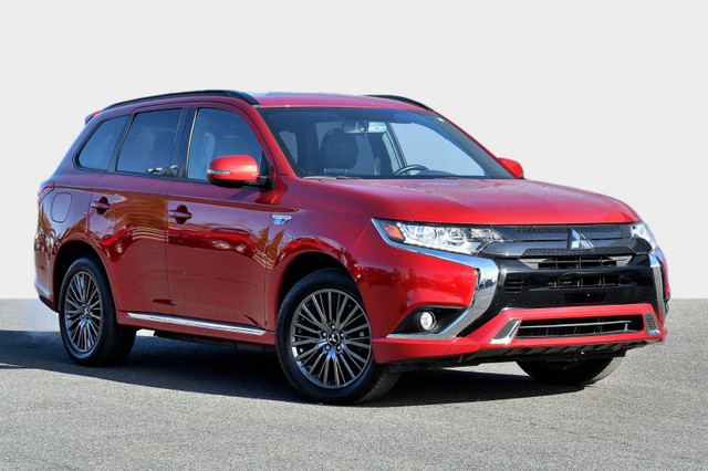 2022 Mitsubishi OUTLANDER PHEV GT Black Edition AWD Cuir Toit Si in Cars & Trucks in Longueuil / South Shore