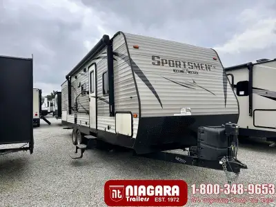 Year: 2018 Stock Number: UX7077 Status: PreOwned Weight: 6171 Lbs. Length: 32 ft Sleeps: 8 Included...