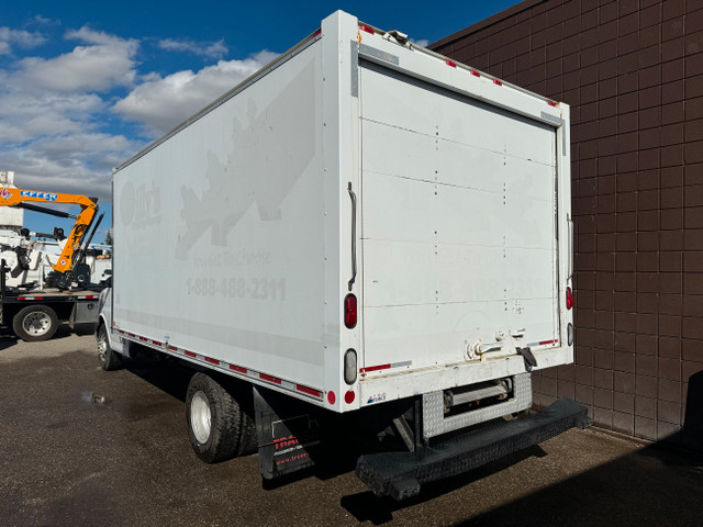 2009 Chevrolet 3500 16 FT Cube Van in Cars & Trucks in Calgary - Image 3