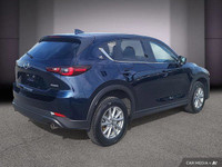 Le Mazda CX-5 GS 2025 poursuit la tradition d'élégance et de performance propre à la marque japonais... (image 6)