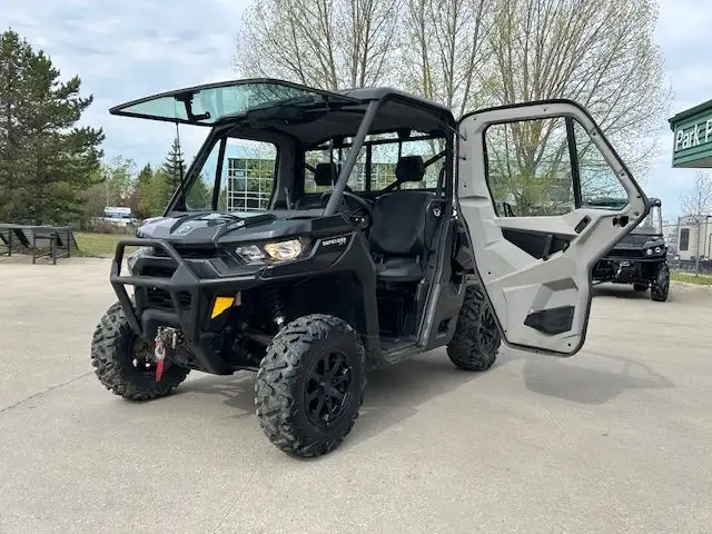 2021 CAN-AM DEFENDER HD10 with CAB & HEATER in ATVs in Strathcona County - Image 7