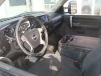 NORTH POINT MOTORS...CALL TEXT 780-224-7791 CHECK OUT THIS 09 GMC 3500HD 4X4 6.6L DURAMAX DIESEL LON... (image 4)