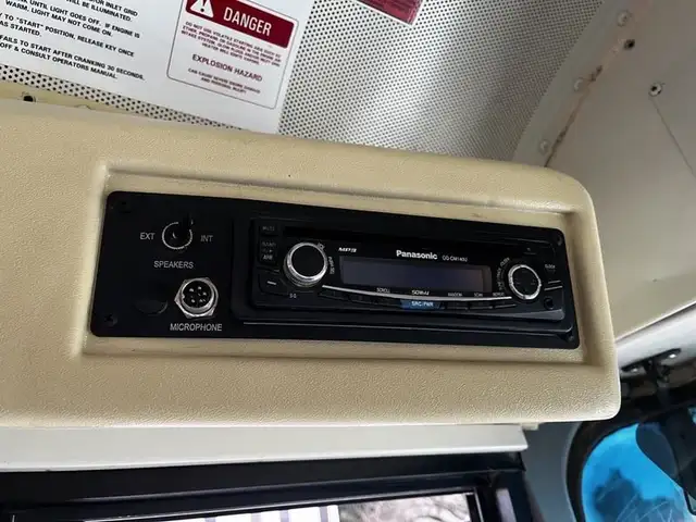 2013 international 4200 21 Passenger Bus Diesel Hydraulic Brakes in Heavy Trucks in Richmond - Image 34