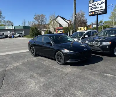 2023 Hyundai Elantra Preferred. 21 000km. Automatique. Tout Équipé. Toit Ouvrant. Apple Car Play et...