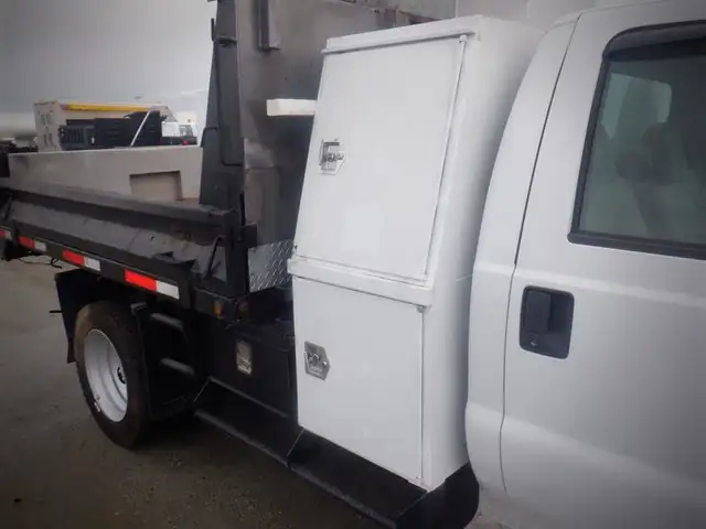 2008 ford F-550 Dump Box 2WD in Heavy Trucks in Richmond - Image 37