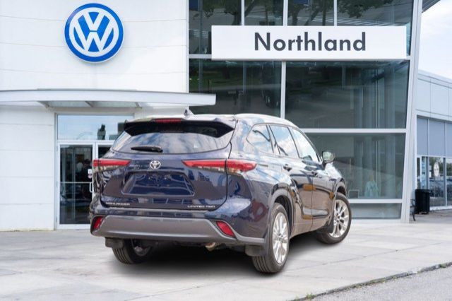 2022 Toyota Highlander Limited in Cars & Trucks in Calgary - Image 3