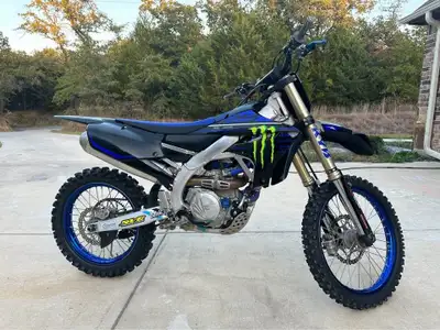 APPLY NOW: https://www.ridecollective.ca/get-pre-approved The 2022 Yamaha YZ450F is a premier motocr...