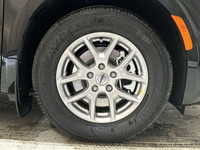 EXECUTIVE CROSSTOWN DEMO! This 2024 CHRYSLER VOYAGER LX has the following options Cloth Bucket Seats... (image 9)