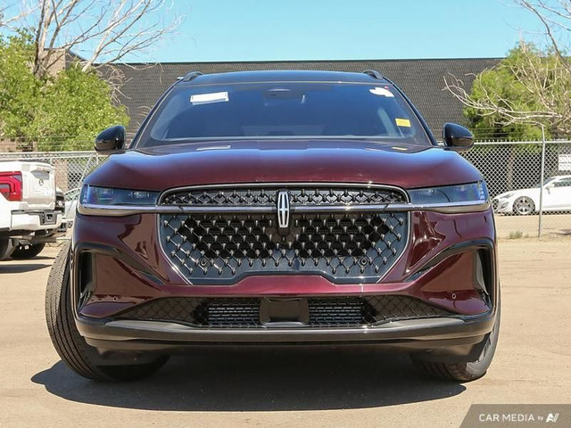 2025 Lincoln Nautilus Reserve in Cars & Trucks in Edmonton - Image 2