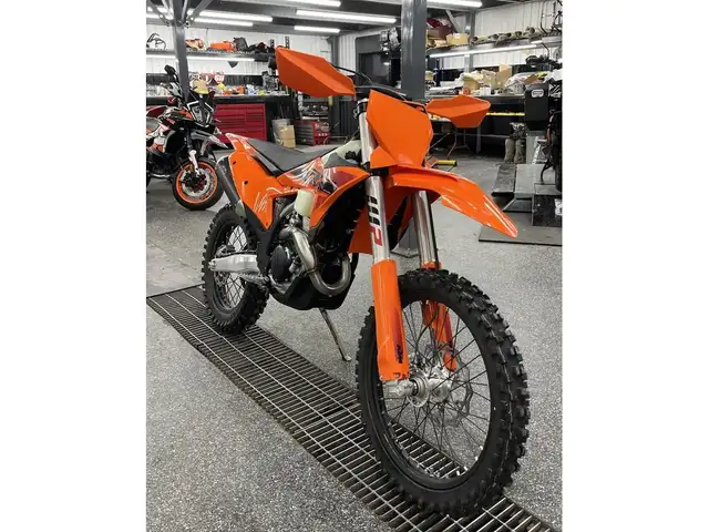 2025 KTM 350 XC-F in Dirt Bikes & Motocross in Granby - Image 9
