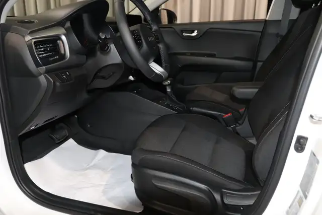 2023 Kia Rio LX+ LOW KM / ONLY 12K / HEATED SEATS / BACKUP CAM dans Autos et camions dans Ville d’Edmonton - Image 9