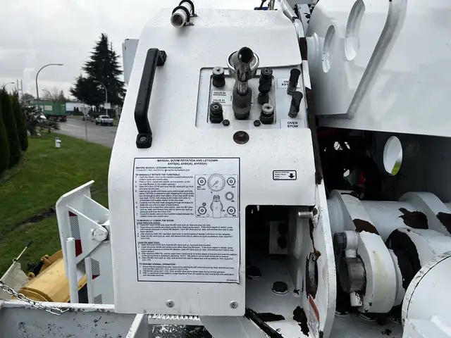 2011 Western Star 4900 Twin Steer DD15 Altec AH85A Bucket Truck in Heavy Trucks in Delta/Surrey/Langley - Image 36