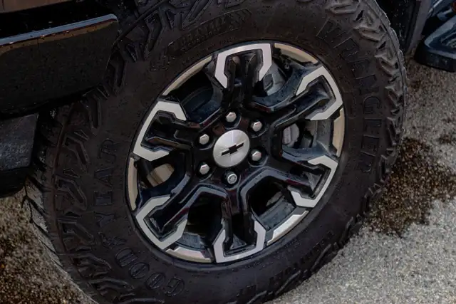 2023 Chevrolet Silverado Short BOX Crew CAB 1500 4WD ZR2 * GM CE in Cars & Trucks in Edmonton - Image 7