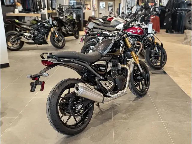 2025 Triumph Speed 400 // Phantom Black/Storm Grey in Dirt Bikes & Motocross in Winnipeg - Image 12